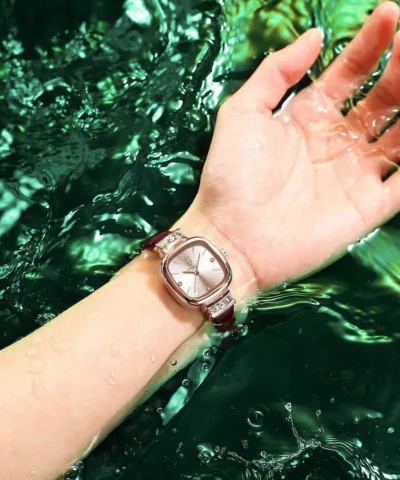 Montre à quartz carrée tendance pour femme